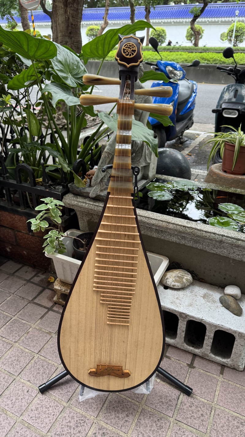 白牛角琵琶
